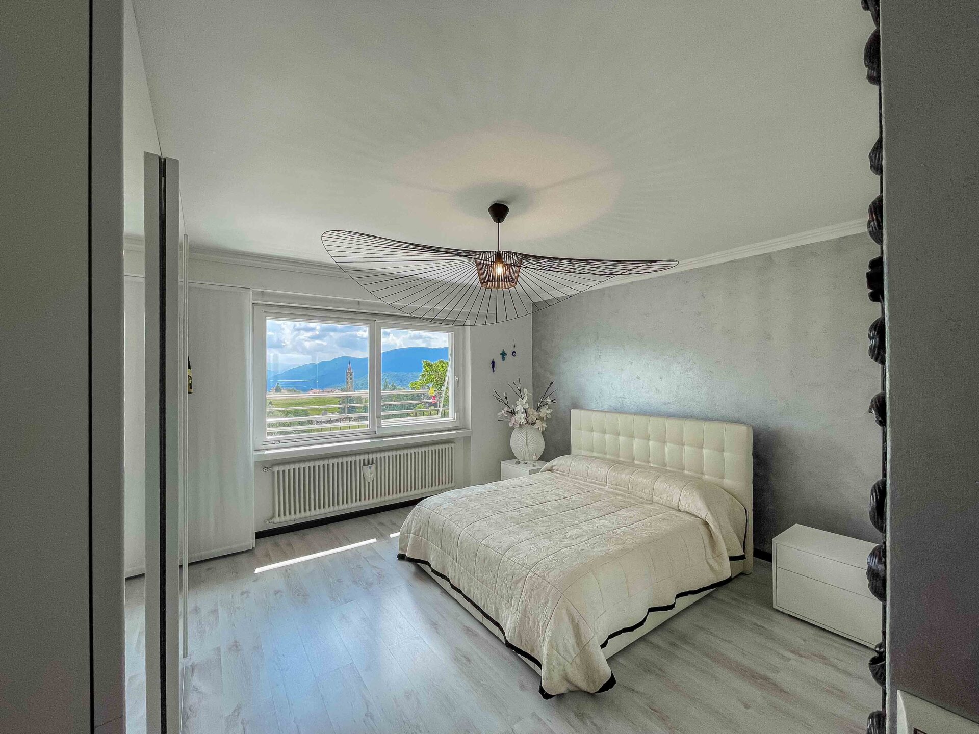 Splendido e luminoso attico con grande terrazza e vista aperta in vendita a Sala Capriasca