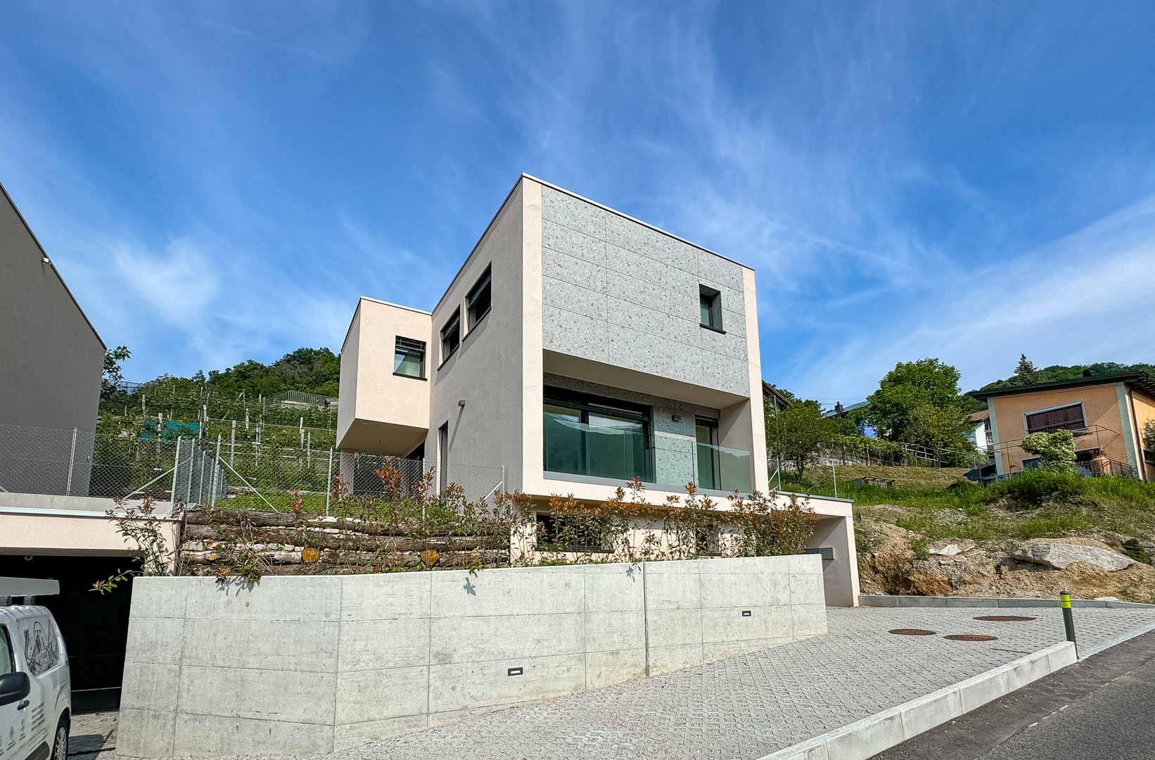Casa unifamiliare di nuova costruzione in vendita a Mendrisio, nella tranquilla e verdeggiante frazione di Somazzo