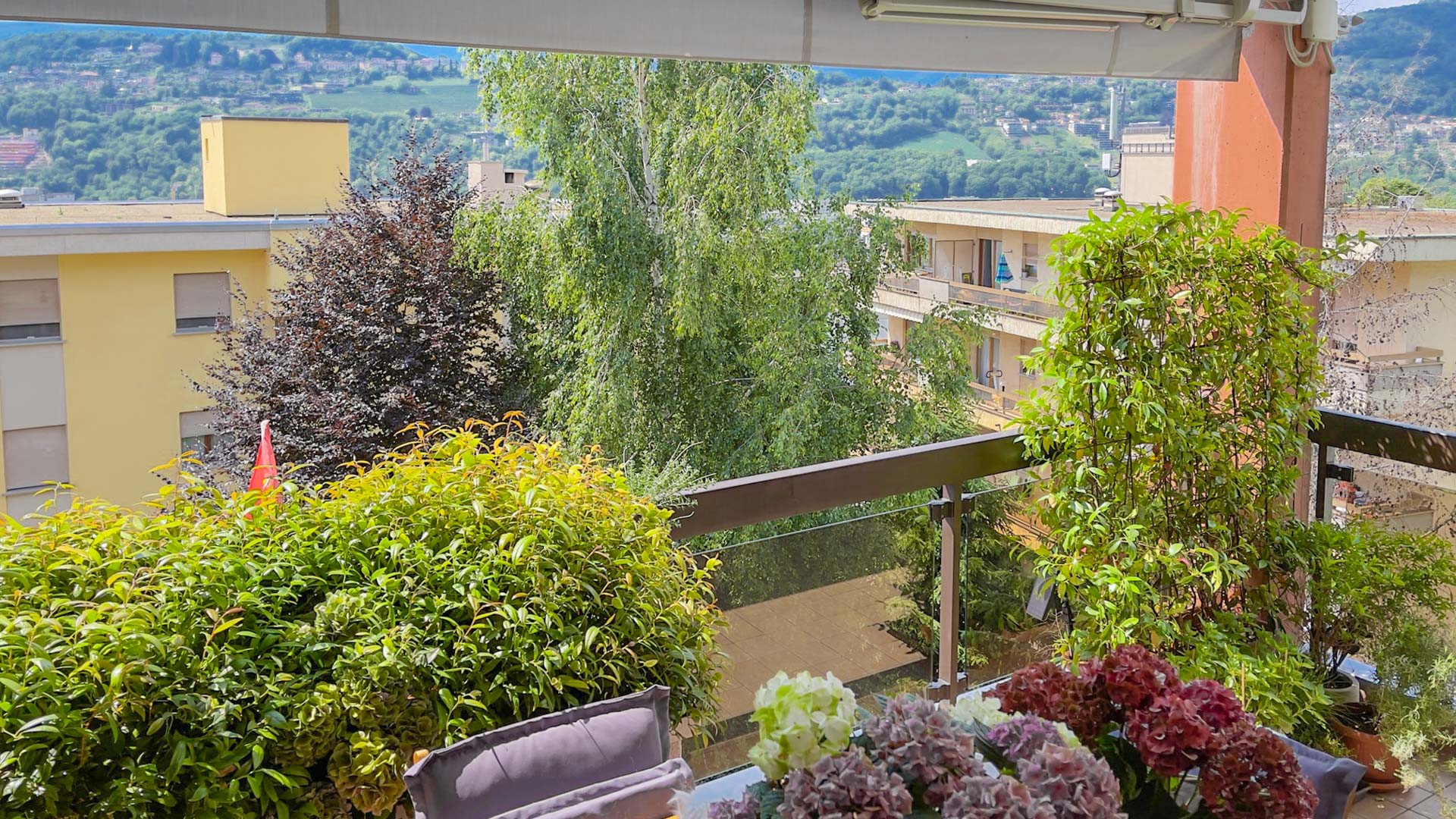 Appartamento con terrazza abitabile in vendita a Lugano in zona comoda a tutti i servizi